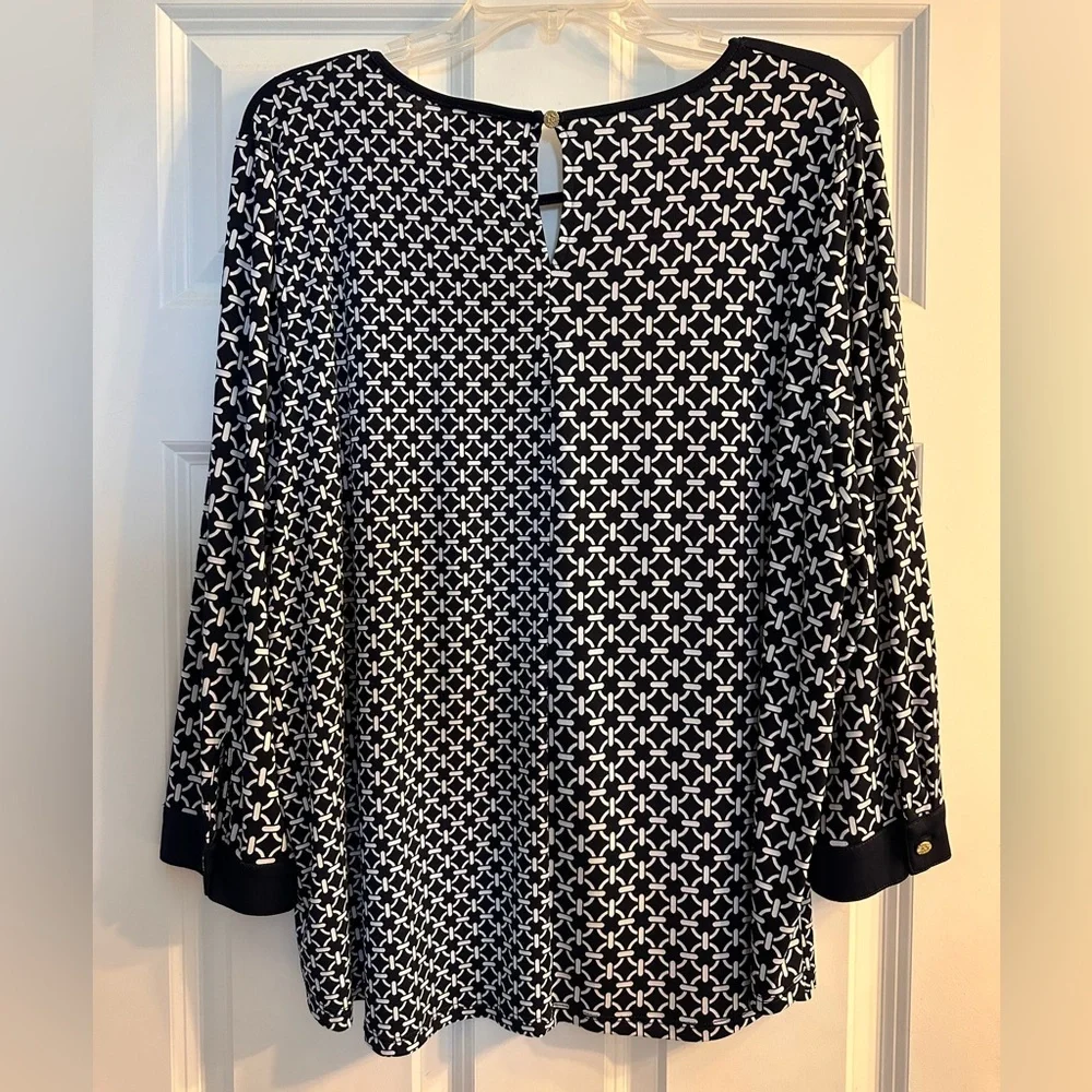Anne Klein navy blue and White Boxy 3/4 Sleeve Blouse gold detail - Picture 7 of 8